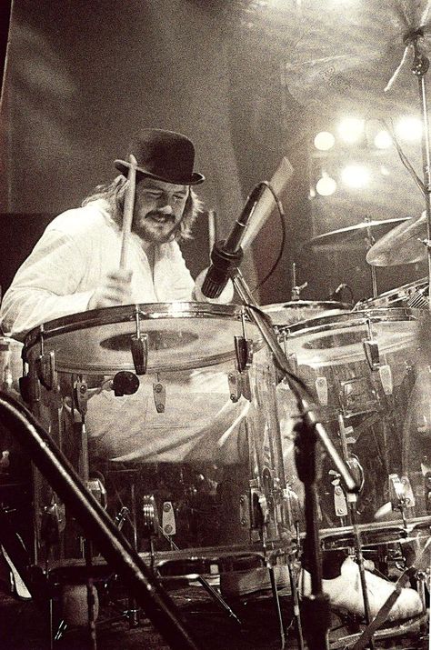 Led Zeppelin Drummer, Led Zep, John Bonham, Whole Lotta Love, Drum Set, Music Photography, Led Zeppelin, Zeppelin, Heavy Metal