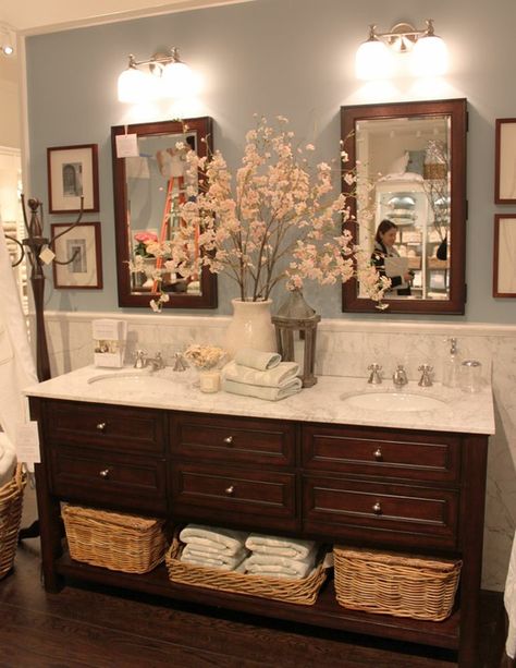 Pottery Barn bath Baie Vintage, Sink Counter, Toilette Design, Pretty Bathrooms, Casa Vintage, Gorgeous Bathroom, Remodel Bathroom, Double Sink, Guest Bathroom