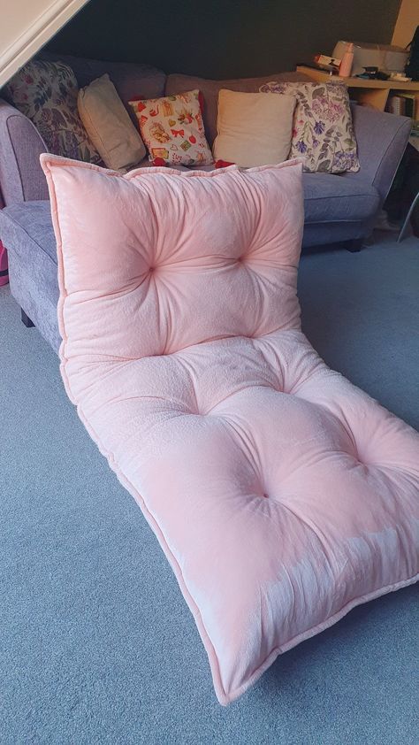 Floor Pillow Chair, Futon For Kids, Cozy Floor Seating Bedroom, Floor Sofa Bedroom, Pink Meditation Room, Floor Pillows Reading Nook, Cute Pillows For Bed, Cute Bed Pillows, Cool Furniture Creative