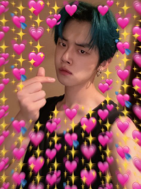 Choi Yeonjun from Tomorrow x Together~ meme~ heart meme~ cute~ funny~ finger heart~ aggresive~ sticker~ TXT Yeonjun Heart Hand, Kpop Idols Heart Sign, Yeonjun Pfp Funny, Txt Pfp Funny, K Pop Heart Hand, Txt Valentines Day, Kpop Idol Heart Hand, Kpop Hand Heart, Yeonjun Heart