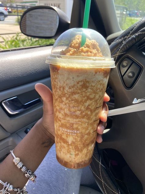 Caramel Ribbon Crunch, Starbucks Caramel Drinks, Carmel Drizzle, Wipped Cream, The Life I Want, Cap'n Crunch, Starbucks Secret Menu Recipes, Secret Starbucks Recipes, Crunch Recipe