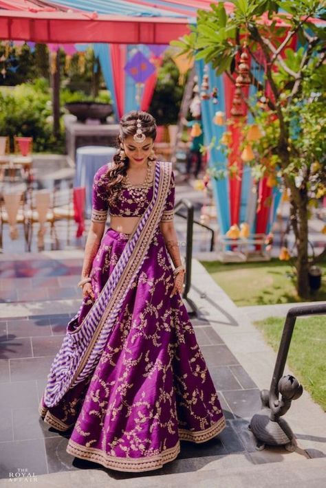 The Most Offbeat & Unique Sabyasachi Lehenga Colours That We Spotted On Real Brides Off Late! Sabyasachi Lehenga Bridal, Purple Lehenga, Sabyasachi Bridal, Mehendi Outfits, Sabyasachi Lehenga, Indian Outfits Lehenga, Wedding Lehenga Designs, Bridal Lehenga Collection, Half Saree Designs