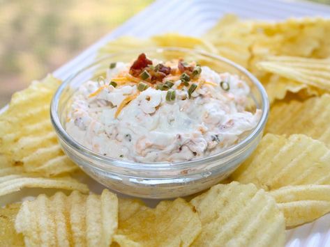 This 4-Ingredient Dip Disappears Immediately at Any Potluck Potato Dip, Bacon Cheddar Dip, Baked Potato Dip, Cheddar Dip, 5 Ingredient Dinners, Loaded Baked Potatoes, Hidden Valley, Bacon Cheddar, Chip Dip