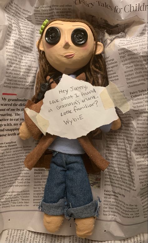 Coraline Aesthetic, Coraline Doll, Coraline Jones, Clay Art Projects, Diy Clay Crafts, Lifestyle Travel, Beauty Lifestyle, Coraline, Cute Crafts