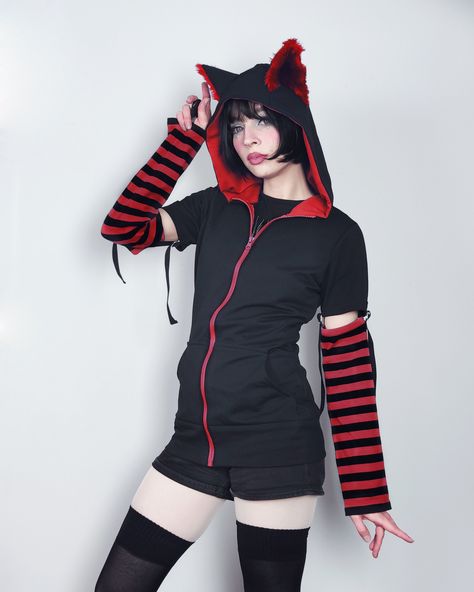 "𝘾𝘼𝙏 𝙀𝘼𝙍𝙎 𝙃𝙊𝙊𝘿𝙄𝙀 - 𝙍𝙀𝘿 - 𝙈𝘼𝙇𝙀 / 𝙁𝙀𝙈𝘼𝙇𝙀 𝘾𝙐𝙏 Black cat hoodie with ears. This cat ear hoodie has red fur inside the standing cat ears. 𝗪𝗛𝗔𝗧 𝗪𝗜𝗟𝗟 𝗜 𝗥𝗘𝗖𝗘𝗜𝗩𝗘？ ♥ Zip up hoodie ♥ Hood with cat ears (fur inside) ♥ Detachable sleeves (easy to apply!) ♥ Sleeves with thumbholes ♥ Big pockets to hold your stuff :D 𝗙𝗔𝗕𝗥𝗜𝗖: Cotton sweatshirt, faux fur for the ears 𝗦𝗜𝗭𝗘: Male or female cut. Size chart you will find it on the last photo! For custom size pic Wolf Hoodie With Ears, Cat Hoodie With Ears, Mutant Oc, Cat Ear Hoodie, Robin Outfit, Hoodie Ears, Hoodie Base, Hoodie With Ears, Black Scene