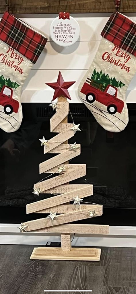 Lath Christmas Tree, Christmas Reclaimed Wood Projects, Wooden Pallet Xmas Tree, Christmas Diy Wooden Crafts, Useful Scrap Wood Projects, Lathe Christmas Trees, Rustic Wooden Christmas Trees, Paint Stick Christmas Tree, Winter Wood Crafts Diy