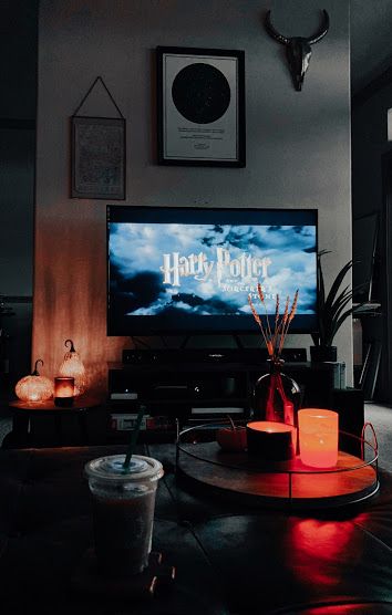 Autumn vibes - harry potter marathon Spooky Room Aesthetic, Harry Potter Rpg, Harry Potter Movie Night, Harry Potter Marathon, Dream Dates, Halloween Movie Night, Harry Potter Halloween, Hogwarts Aesthetic, Autumn Magic