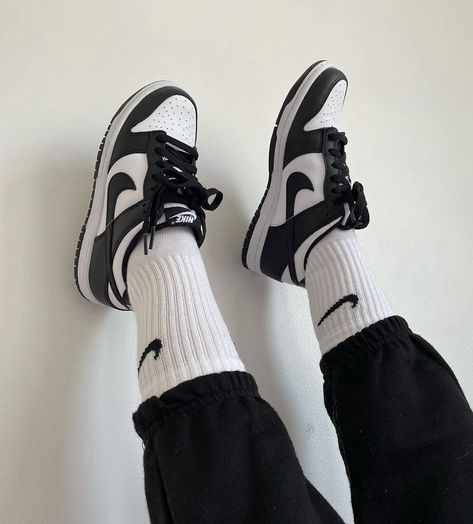 Nike Dunk Low Black White, Dunk Outfit, Shoes Streetwear, Shoes Fashion Photography, Iconic Shoes, Jordan Shoes Retro, Shoes Outfit Fashion, Cool Outfits For Men, Women's Casual Style