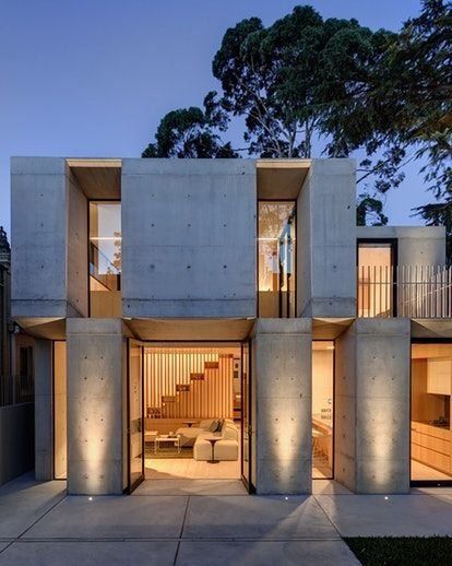 Precast Concrete House, Small Concrete House, Concrete Buildings, Architectural Lighting Design, Concrete Houses, Concrete Architecture, Stairway Design, Facade Lighting, House Floor Design