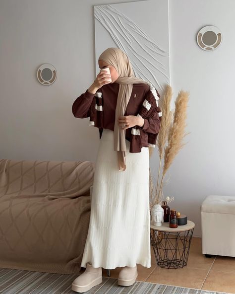 A selection of my autumn outfits for your inspiration 🍂 autumn hijabi outfits,modest outfit,hijabi girl,autumn vibe,Pinterest girl outfits,brown outfit in hijab Hijabi Outfits Modest, Brown Outfit Hijab, Pinterest Girl Outfits, Modest Winter Outfits, Aesthetic Hijab, Hijabi Outfit, Modest Outfit, Outfits Modest, Hijab Style Casual