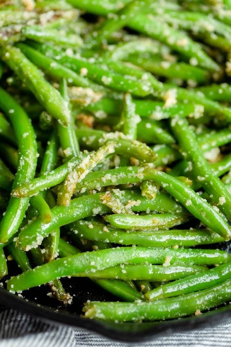 Parmesan Green Beans Baked, Parmesean Green Beans, Steamed Green Bean Recipes, Frozen Green Bean Recipes, Parmesan Green Bean Recipes, Garlic Parmesan Green Beans, Green Bean Side Dish, Bean Side Dish, Big Mac Sliders