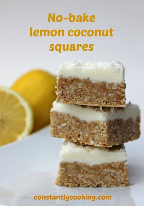 Coconut Squares Recipe, Crowded Table, Lemon Squares Recipe, Coconut Squares, Tarte Vegan, Dessert Squares, Biscuits Graham, Baked Peach, Lemon Squares