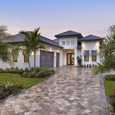 Mediterranean Modern Homes, Florida Homes Interior Design, Florida House Exterior, West Indies House, Stucco Design, Front Walkways, Florida Homes Exterior, Florida Style Homes, House Models