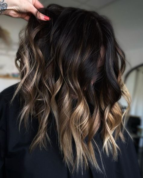 Dramatic Brunette Hair with Blonde Ends Blonde Ends, Beige Hair, Icy Blonde Hair, Bronde Balayage, Hair Color Caramel, Hair Color Pink, Trendy Hair Color, Short Hair Color, Brown Blonde Hair