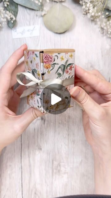 Tiny Paper Bag Diy, Diy Box From Paper, Paper Packets Diy, Gift Packing With Paper, Origami For Adults, Small Gifts To Make For Friends, Katharina Tarta Crafts, Diy Boxes For Gifts, How To Make Boxes For Gift