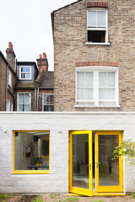 yellow house - nimtim architects Side Return, Modern Extension, House Extension Design, Rear Extension, Yellow House, Yellow Houses, London House, House Extension, Extension Ideas