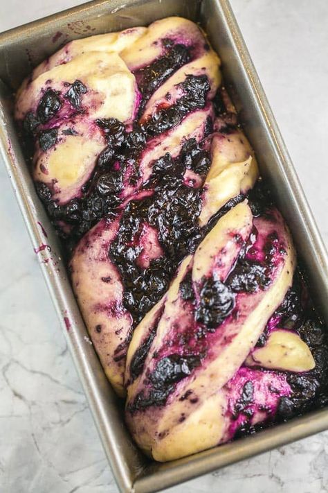 Blueberry Babka, Homemade Blueberry Jam, Food Dessert Recipes, Babka Bread, Babka Recipe, Bunsen Burner, Blueberry Bread, Blueberry Jam, Jewish Recipes