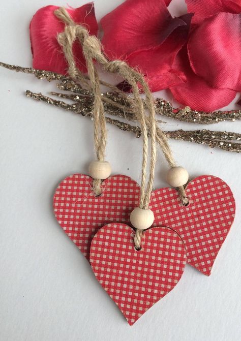 Valentine Ornaments Diy Craft Ideas, Wooden Valentine Crafts, Wooden Heart Ornaments Diy Christmas, Heart Ornaments Diy, Wooden Hearts Crafts Ideas, Valentine’s Day Ornaments Diy, Small Wooden Hearts Crafts Ideas, Wood Heart Crafts Valentines Day, Painted Wooden Hearts Christmas