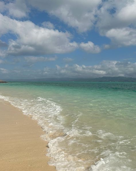 #beach #ocean # afternoonbeach #summer #summervibes #summerphoto #summerideas #clearocean #okinawa japan Cat Room Decor, Summer Japan, Japan Beach, Japan Summer, Clean Beach, Coastal Granddaughter, Quiet Life, Okinawa Japan, February 22