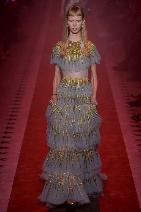 Gucci - Pasarela Gucci Ready To Wear, Ancient Wedding, Gucci Spring 2017, Runway 2017, Gucci Gown, Gucci Spring, Dakota Fanning, Sienna Miller, Fashion Runway