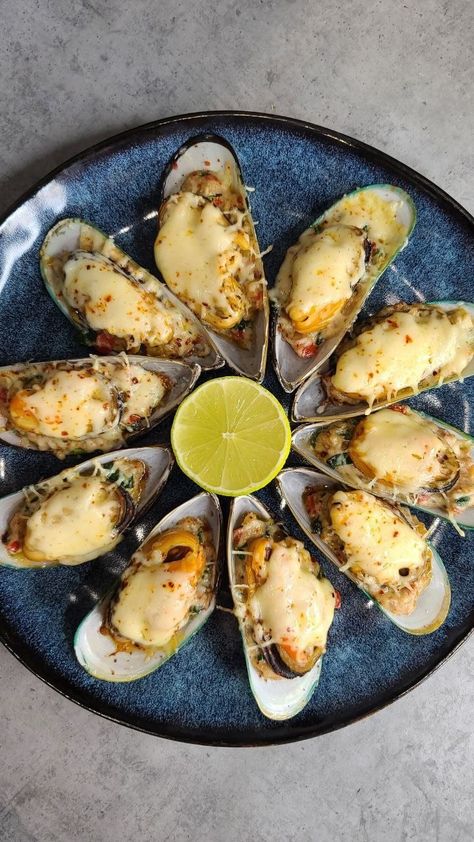 STUFFED Mussels Stuffed Mussels, Mussels Pasta, Baked Mussels, Green Mussels, Mussel Shell, Fish And Seafood, Food Ideas, Seafood, Pasta