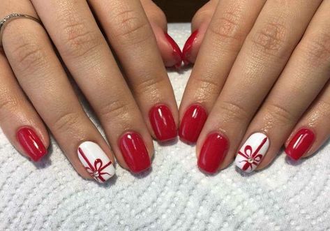 Red Nails With Accent Nail Christmas, Trending Holiday Nails, Cute Xmas Nails Short, Christmas Nails Ribbon, Red Christmas Nail Designs Short, Short Xmas Nails Red, Red Christmas Nails With Bow, Red Christmas Nails Natural, Red Xmas Nails Designs