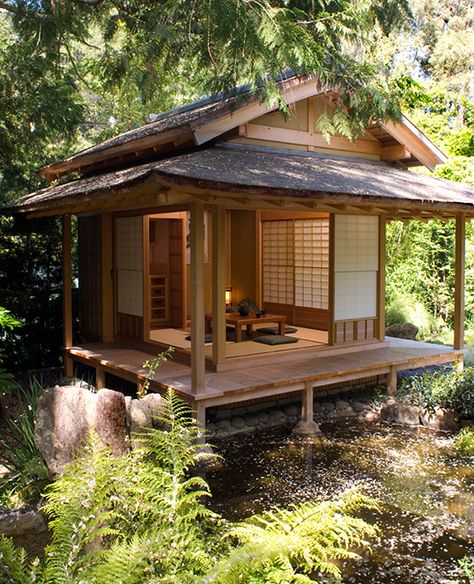 Japanese Entrance, Tea House Design, Pelan Rumah, Japanese Home Design, Eksterior Modern, Japanese Tea House, Japanese Style House, Traditional Japanese House, Asian Homes