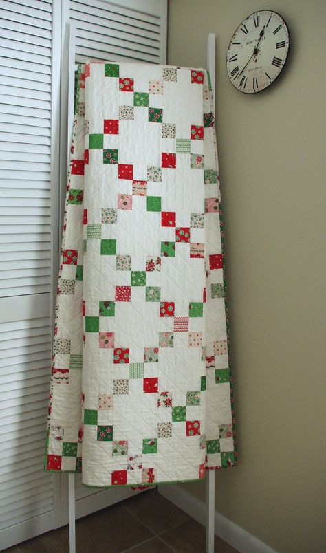 Christmas Irish Chain Quilt – Monday Morning Designs Irish Chain Quilt Pattern, Christmas Quilting Projects, Christmas Quilt Blocks, Irish Chain Quilt, 9 Patch Quilt, Mini Quilt Patterns, Christmas Quilt Patterns, Blog Art, Holiday Quilts