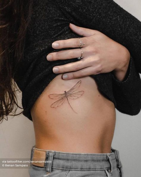 Tattoo Costillas, Aesthetic Tattoo Ideas, Small Dragonfly Tattoo, Rib Tattoos For Women, Flying Tattoo, Dragonfly Tattoo Design, 20 Aesthetic, Boho Tattoos, Petite Tattoos