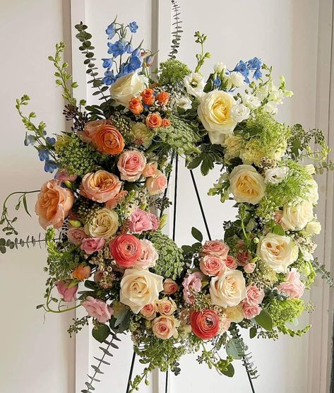 Floral Mechanics, Flower Shop Design, Sympathy Arrangements, Large Flower Arrangements, Flower Arrangement Designs, Flower Business, Memorial Flowers, Flower Arrangements Simple, Sympathy Flowers