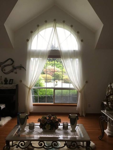 Curtains With Round Top Window, Arched Window Curtain Ideas, Curtains For Oval Windows, Half Moon Window Curtains, Arched Window Bedroom, Curtain For Arched Window, Arch Windows Curtains, Circular Window Curtains, Arched Bedroom Window