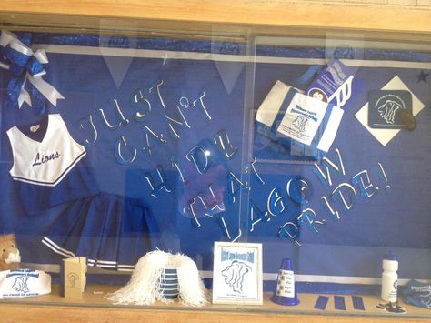 Display Case to represent school spirit School Spirit Display Case Ideas, High School Display Case Ideas, Elementary School Display Case Ideas, School Showcase Display Ideas, Back To School Display Case, School Display Case Ideas, School Display Case, Back To School Window Display, Display Case Ideas