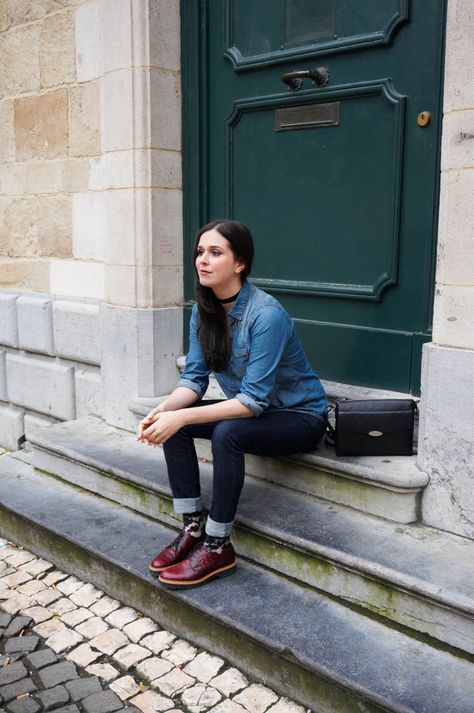 Outfit: cuffed Levi's with floral socks and chunky brogues Outfits With Brogues Women, Oxford With Socks, Chunky Brogues Outfit, Visible Socks Outfit, Chunky Brogues Womens Outfit, Brouges Women Outfit Work, Womens Brogues Outfit, Brown Brogues Outfit Women, Oxfords Outfit Women