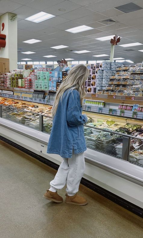 Grocery Store Outfit, Uggs Tasman, Amsterdam Outfit, Uggs Outfits, Sweatpants Outfits, Errands Outfit, Dream List, Thanksgiving Outfits, Uggs Outfit