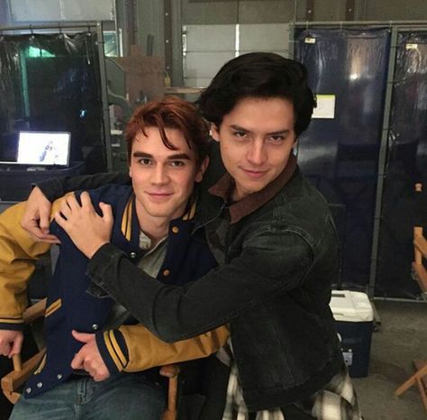 Kj Apa, Cole Sprouse, Riverdale, Vancouver, Screen