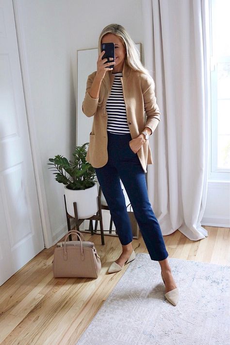 Business Casual Preppy, Preppy Office Outfit Work Attire, Nyc Professional Outfits, Clinic Attire Women, Business Casual Jackets Women, Business Casual Navy Pants, Navy Pants Outfit Work Winter, Winter Office Outfit Business, Nyc Business Casual