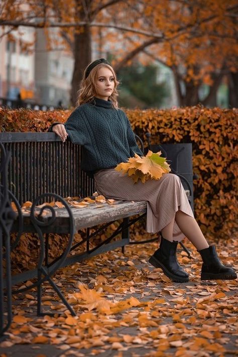 Fall Portraits Women, Autumn Photography Ideas, Autumn Poses, Vintage Halloween Costumes, Autumn Photography Portrait, Autumn Portrait, Fall Photoshoot Ideas, Autumn Photoshoot, Fall Shoot