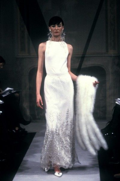 Valentino, Spring-Summer 1998, Couture Valentino 90s, 1998 Couture, Valentino Designer, Valentino Haute Couture, Vintage Valentino, Valentino Couture, Couture Fashion, Sheath Wedding Dress, Fashion Photographer