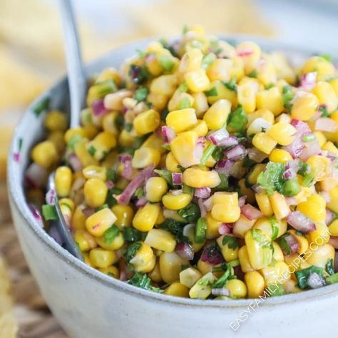 This is the REAL THING! Chipotle shared their corn salsa recipe on their official Tiktok account and this is how they make it! SO good! It is super easy and of course it is delicious! Grab the Chipotle Corn Salsa recipe and use it as an appetizer or dip, or pile it on your homemade burritos, burrito bowls, salads and quesadillas. YUM! Chipotle Corn Salsa Recipe, Roasted Chili Corn Salsa, Chili Corn Salsa, Homemade Burritos, Chipotle Corn Salsa, Chipotle Corn, Corn Salsa Recipe, Burrito Bowls, Cilantro Lime Chicken