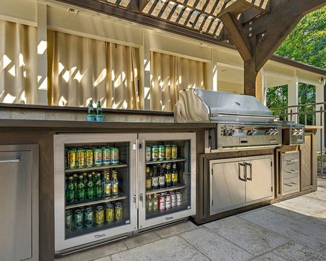 Outdoor Fridge Ideas, True Residential, Drinks Fridge, Outdoor Fridge, Large Refrigerator, Beverage Fridge, Beverage Refrigerator, Bar Fridges, Outdoor Refrigerator