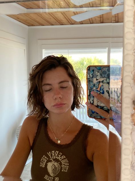 Brown short hair, brown hair, bob haircut, short haircut, beach life, summer hair, short wavy hair Short Hair With Natural Wave, Short Hair Summer Aesthetic, Beach Bob Hair, Shannon Beveridge Short Hair, Surfer Haircut Women, Short Hairstyles Summer 2023, Beachy Bob Haircut, Short Natural Brown Hair, Short Beachy Haircut