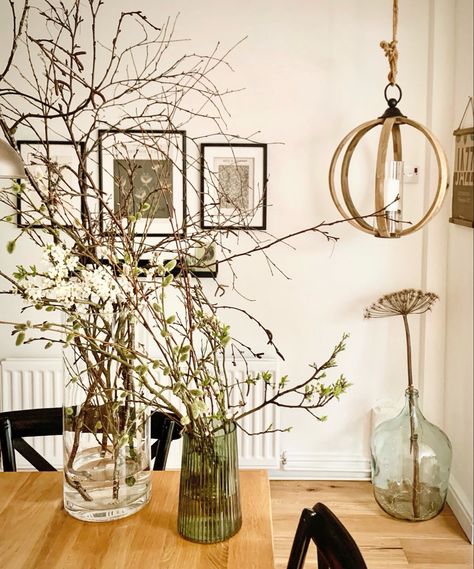 Twigs In Vase Centerpieces, Twigs In Vase, Vase With Sticks, Branches In Vase, Twig Centerpieces, Glass Floor Vase, Branch Centerpieces, Vase With Branches, Vase Ideas