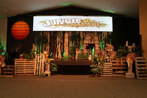 Jungle Safari stage at my church! Safari Vbs, Jungle Theme Decorations, International Decor, Jungle Balloons, Jungle Decorations, Vbs Themes, Safari Decorations, Lion King Art, Search Google