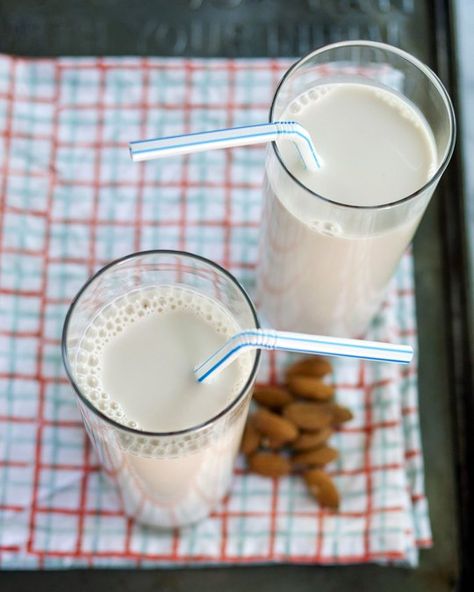 How to Make Almond Milk at Home Almond Milk At Home, Low Iodine Diet, Make Almond Milk, Almond Milk Recipes, Homemade Almond Milk, Cooking Lessons, Nut Milk, Milk Recipes, Almond Recipes