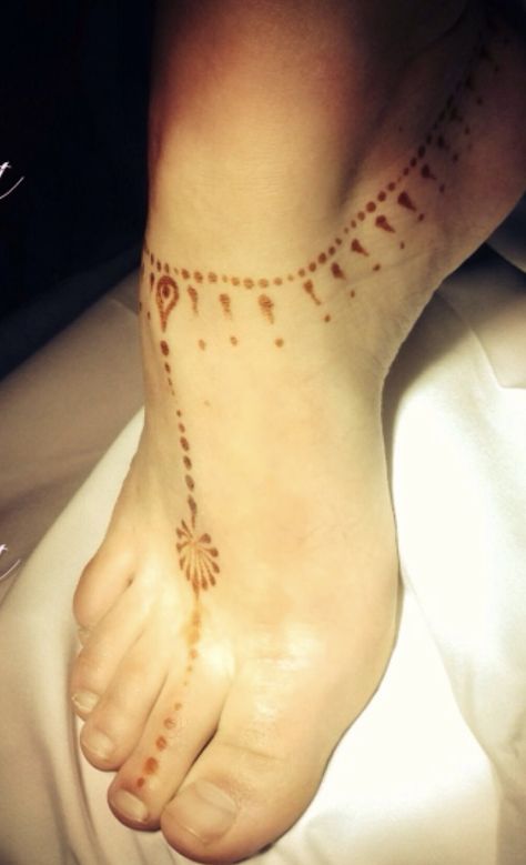 Henna Anklet Design, Anklet Mehendi Designs, Henna For Feet Designs, Henna On Chest For Women, Henna Foot Designs Simple, Henna Ideas Leg, Henna Body Designs, Henna On Ankle, Henna Ankle Designs