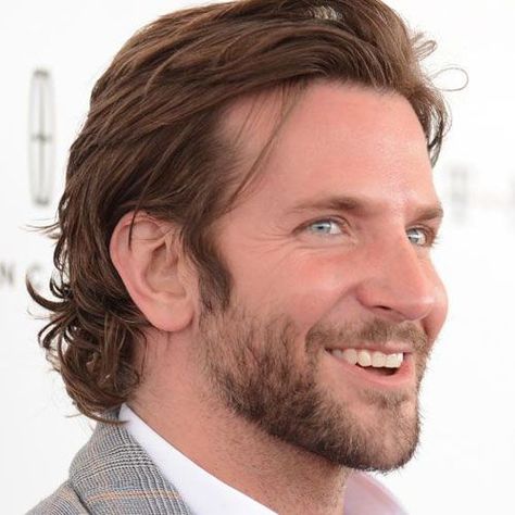 Latest 20 Bradley Cooper Haircut - Men's Hairstyle Swag Bradley Cooper Haircut, Haircut Thick Hair, Mens Medium Length Hairstyles, Mens Hairstyles Medium, Find Hairstyles, Short Hairdos, Corte De Cabelo Masculino, Bradley Cooper, Mens Hairstyles Short