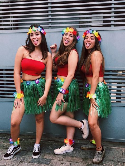 21 Unique and Iconic Halloween Costumes For 3 People (2024) Hawaii Birthday Party Outfit, Cute Luau Outfit, Luau Party Outfit Ideas, Hawaii Birthday Outfits, Luau Party Ideas For Adults Outfit, Hawaii Costume Ideas, Halloween Costumes Curvy Girl, Diy Hawaiian Outfit, Hawaii Themed Party Outfit