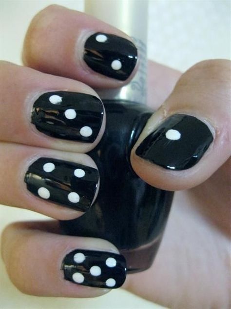 Dice Nails Design, Painted Nails Ideas Polish, Funky Gel Nails, Dice Nails, Punk Nails, Goth Nails, Painted Nails, Grunge Nails, Idee Cosplay