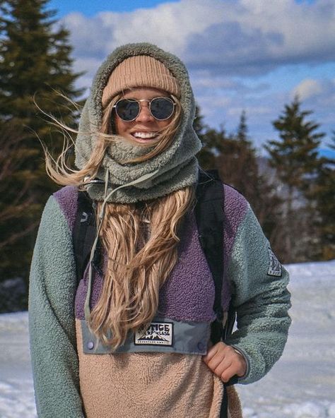 Notice The Reckless on Instagram: "Expedition ready🗻" Hiking Outfit Photography, Hike Outfit Winter Aesthetic, Trendy Winter Outdoor Hoodie, Women’s Snowboard Outfits, Camping Clothes, Tubing Outfits, Notice The Reckless, Winter Hiking Hoodie, Walking Outfit Outdoor