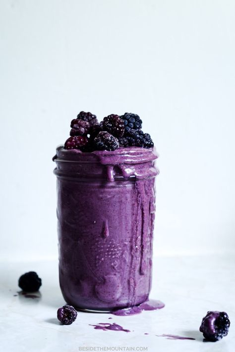 Unique Smoothie Recipes, Smoothie Drink Aesthetic, Strawberry Smoothie No Banana, No Banana Smoothie, Smoothie No Banana, Raw Crackers, Blackberry Smoothie Recipes, Smoothie Berry, Berries Smoothie